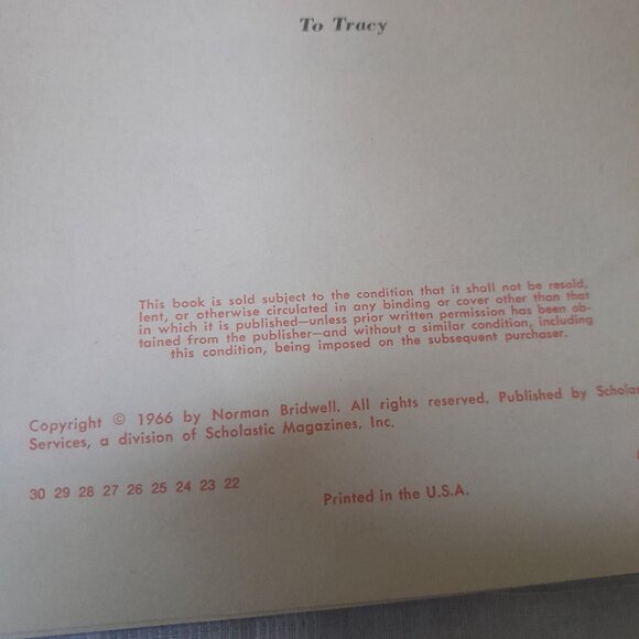 Vintage 1966 Scholastic Paperback Edition of Clifford Takes a Trip - Picture 3 of 5